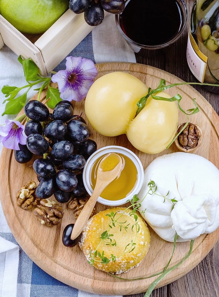 Burrata met druiven en honing