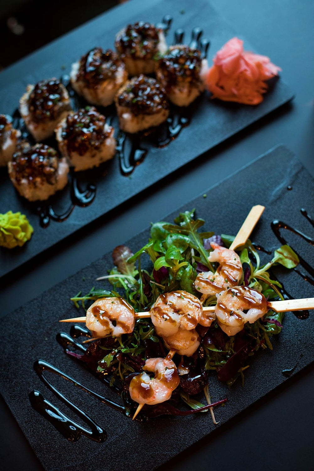 Gamba-spiesjes met rucola en balsamico